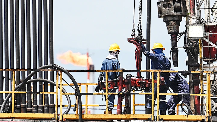 IEA dự báo nhu cầu dầu mỏ tăng nhẹ vào năm 2024. Ảnh: CNN
