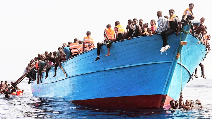 Một thuyền chở người tị nạn được giải cứu gần bờ biển Hy Lạp. Ảnh: AFP