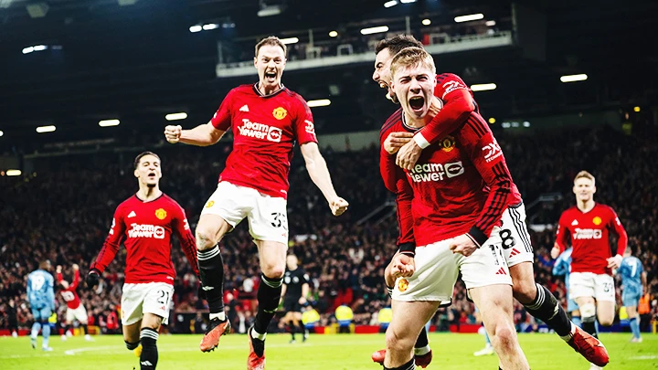 Man United đã thắng Aston Vila trong một trận đấu nhiều cảm xúc.