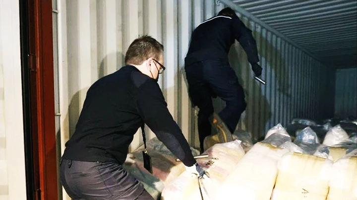 Cảnh sát tìm thấy lượng lớn chất thức thần tại Madrid. Ảnh: BBC