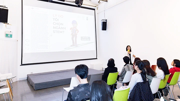 Chị Nguyễn Thị Huyền chia sẻ về việc phụ nữ tham gia ngành STEM.