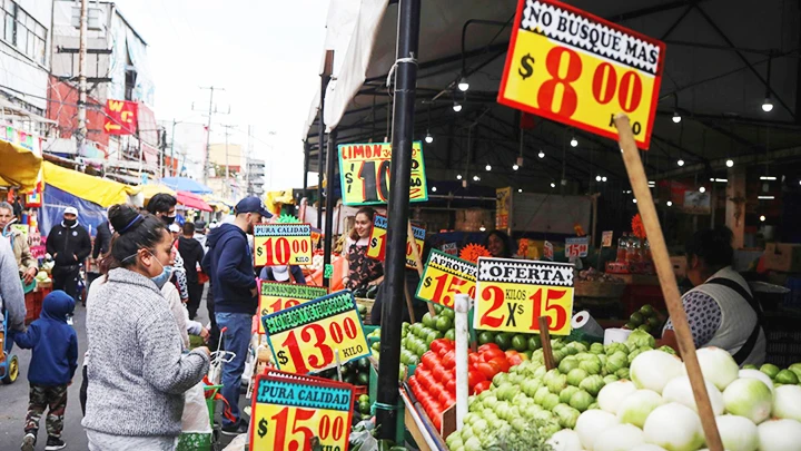 Giá các mặt hàng nông sản tăng cao do lạm phát tại Mexico. Ảnh: REUTERS