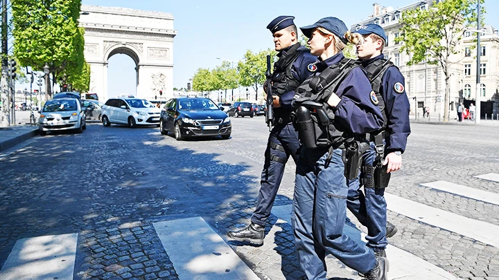 Cảnh sát Pháp tăng cường tuần tra tại Thủ đô Paris. Ảnh: AFP