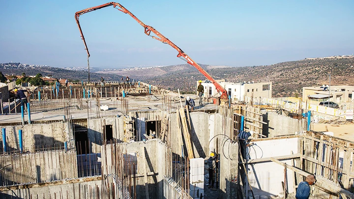 Một khu định cư đang được Israel xây dựng tại Bờ tây. Ảnh: CNN