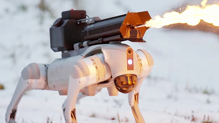 Robot chó biết phun lửa
