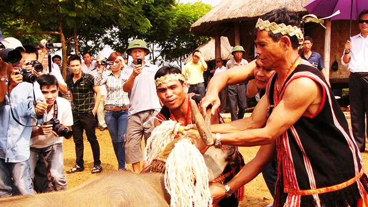 Văn hóa của đồng bào các dân tộc thiểu số cần được chú trọng phổ biến hơn trong bức tranh chung di sản văn hóa nước nhà. Ảnh: QUANG HƯNG