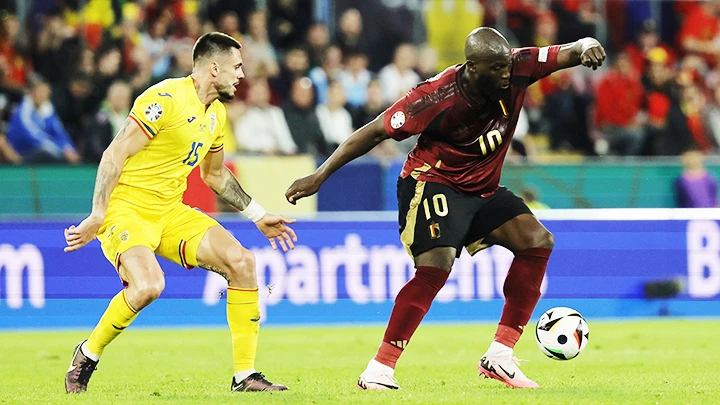 Tuyển Bỉ của Romelu Lukaku (phải) chưa thể hiện được sự vượt trội ở bảng đấu có Romania, Slovakia và Ukraine.