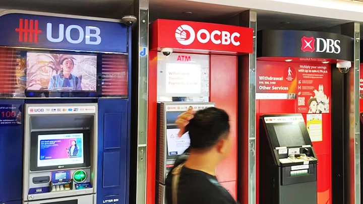 Cảnh sát sẽ ban hành RO đối với các ngân hàng của Singapore. Ảnh: OCBC