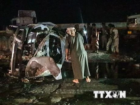 Hiện trường một vụ đánh bom xe tại Aden, Yemen. (Ảnh: AFP/TTXVN)