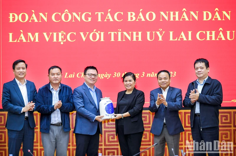 Đoàn công tác Báo Nhân Dân làm việc với Tỉnh ủy Lai Châu