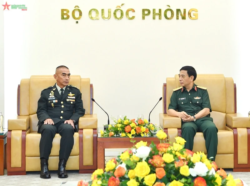 Đại tướng Phan Văn Giang tiếp Đại tướng Chalermphon Srisawasdi. (Ảnh: Báo Quân đội nhân dân)