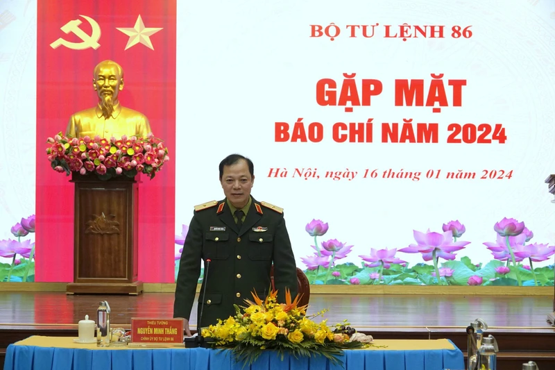 Thiếu tướng Nguyễn Minh Thắng, Bí thư Đảng ủy, Chính ủy Bộ Tư lệnh 86 phát biểu tại buổi gặp mặt. 