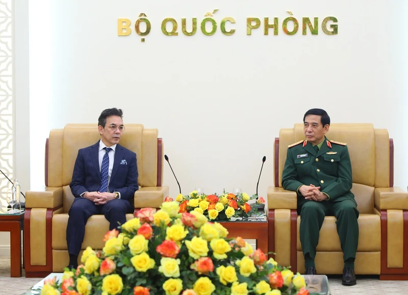 Đại tướng Phan Văn Giang và Đại sứ Nikorndej Balankura.