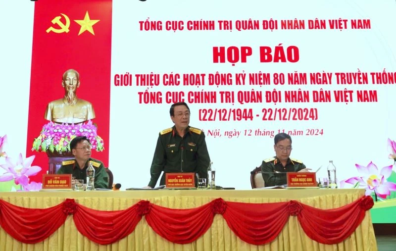 Các đồng chí chủ trì buổi Họp báo.