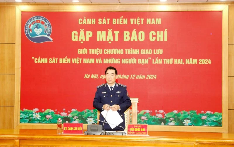 Trung tướng Bùi Quốc Oai, Bí thư Đảng Ủy, Chính ủy Cảnh sát biển Việt Nam phát biểu tại buổi gặp mặt.