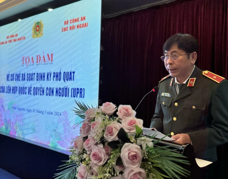 Thiếu tướng Nguyễn Văn Kỷ, Phó Cục trưởng Cục Đối ngoại chủ trì Tọa đàm.