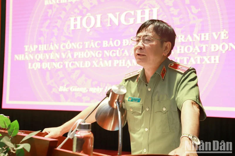 Thiếu tướng Nguyễn Văn Kỷ, Phó Chánh Văn phòng Thường trực về Nhân quyền Chính phủ phát biểu tại Hội nghị.