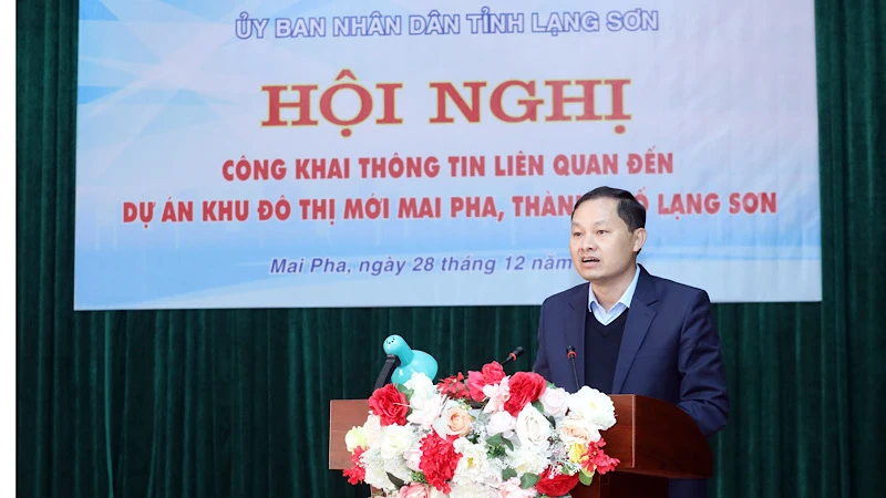 Ông Phạm Hùng Trường, Chánh Văn phòng Ủy ban nhân dân tỉnh Lạng Sơn thông tin liên quan đến dự án Khu đô thị mới Mai Pha tới người dân.