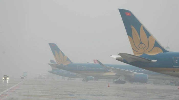 Sương mù dày đặc khiến hai chuyến bay tại Nội Bài phải chuyển hướng khai thác.