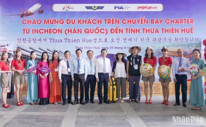 Hãng hàng không Vietjet thực hiện chuyến bay thẳng đưa du khách Hàn Quốc đến với cố đô cổ kính, thơ mộng Huế và ngược lại qua sân bay Phú Bài.
