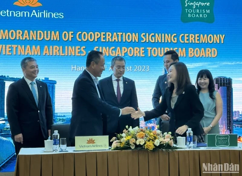 Tổng công ty Hàng không Việt Nam (Vietnam Airlines) và Tổng cục Du lịch Singapore chính thức ký hợp tác trong 2 năm (giai đoạn 2023-2025).