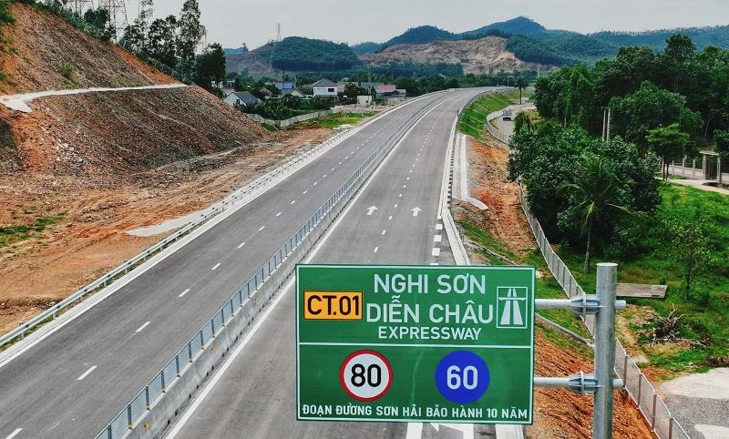 Một đoạn tuyến cao tốc Nghi Sơn-Diễn Châu.