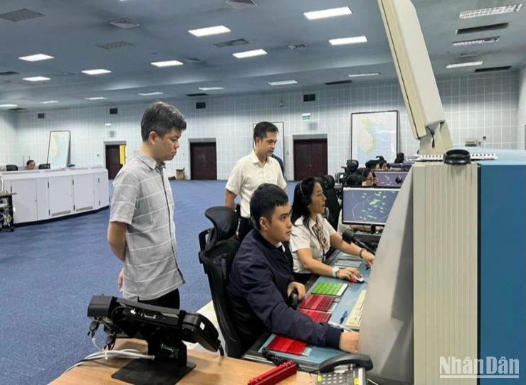 Quyền Tổng giám đốc Tổng Công ty Quản lý Bay Việt Nam (VATM) Nguyễn Công Long trực tiếp chỉ đạo công tác chuyển đổi, đưa Phân khu 7 (ACC HCM) vào khai thác.
