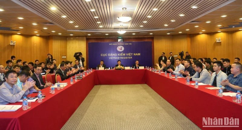 Quang cảnh hội nghị của Cục Đăng kiểm Việt Nam phổ biến Thông tư 43 và 44 của Bộ Giao thông vận tải.