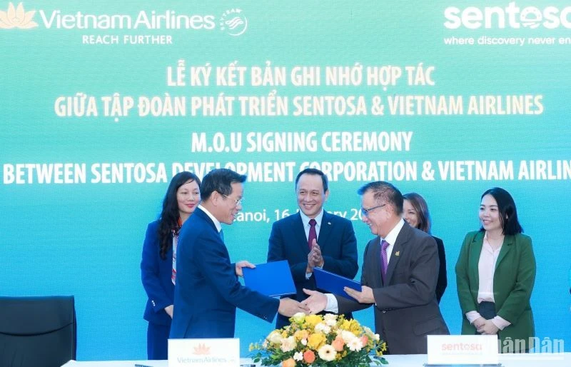 Lãnh đạo Vietnam Airlines và SDC của Singapore chính thức ký bản ghi nhớ hợp tác giai đoạn 2024-2025.