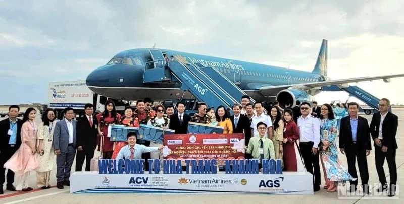 Tỉnh Khánh Hòa đón chuyến bay đầu năm Giáp Thìn VN1340 từ Thành phố Hồ Chí Minh.