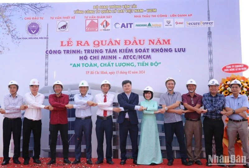 Lãnh đạo VATM cùng các đơn vị nhà thầu, tư vấn quyết tâm cao độ triển khai dự án Trung tâm Kiểm soát không lưu Hồ Chí Minh đúng tiến độ và bảo đảm chất lượng.
