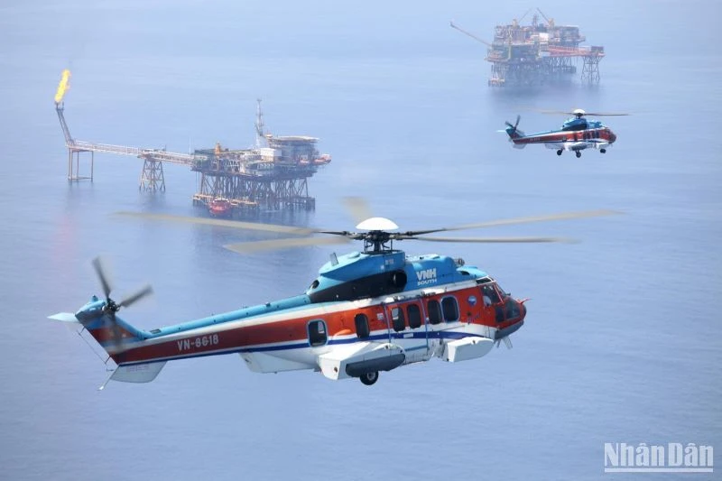 Đội máy bay trực thăng Super Puma của Tổng Công ty Trực thăng Việt Nam đã đạt 75.000 giờ bay, trong đó đội bay H225 đạt 25.000 giờ bay.