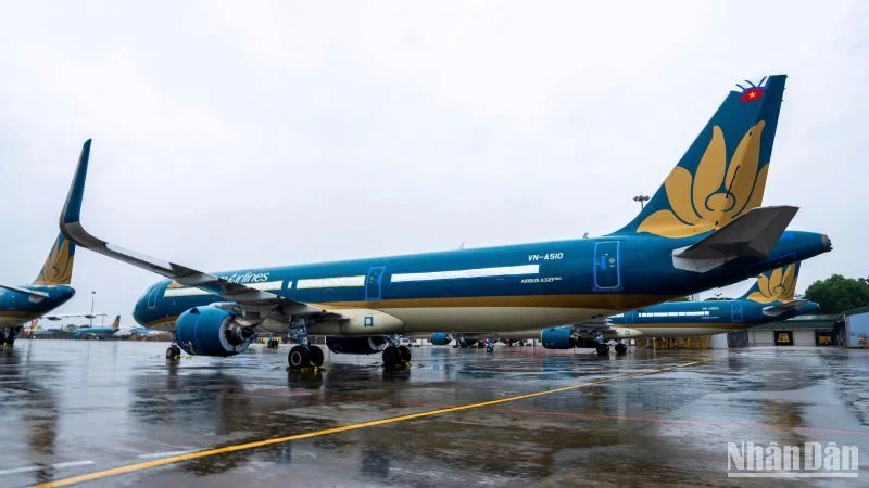 Hãng hàng không Vietnam Airlines thực hiện hủy 34 chuyến bay và điều chỉnh giờ khai thác 78 chuyến bay nội địa và quốc tế khác.