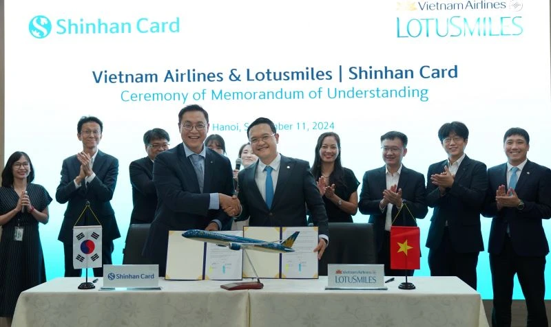 Theo thỏa thuận, Vietnam Airlines Lotusmiles - Shinhan Card dự kiến phát hành sản phẩm thẻ tín dụng đồng thương hiệu tại thị trường Hàn Quốc.