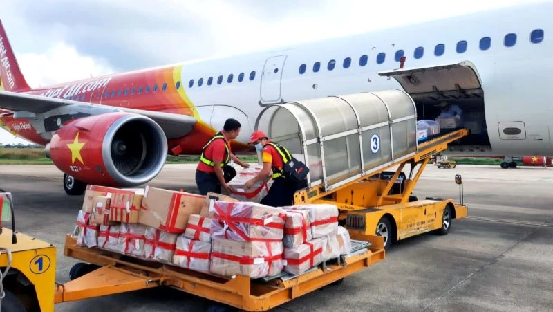  Từ nay đến ngày 20/9, hãng Vietjet thực hiện miễn cước vận chuyển với hàng cứu trợ của các tổ chức, cá nhân trong và ngoài nước đến đồng bào vùng bão lũ.