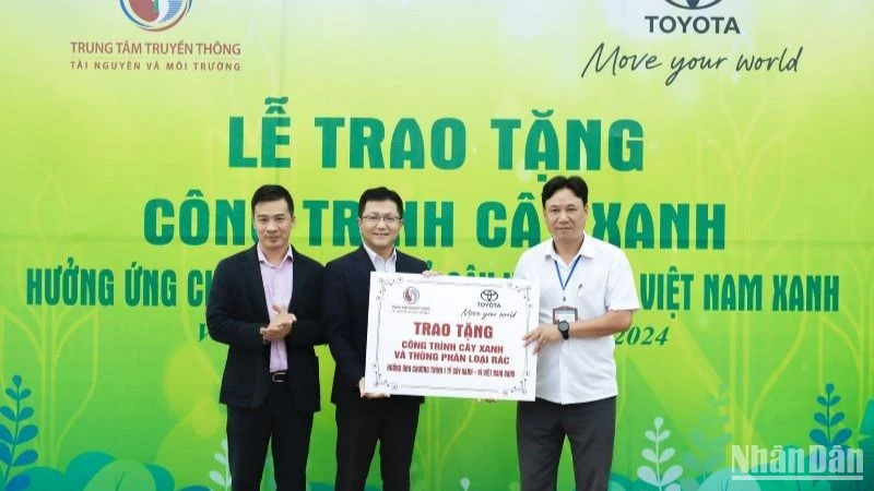 Lễ trao tặng Chương trình “Một tỷ cây xanh – Vì Việt Nam xanh” năm 2024.