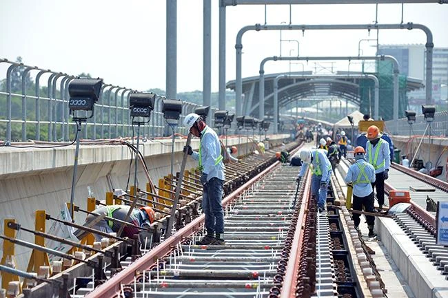 Thi công đoạn trên cao và depot thuộc gói thầu CP2 của tuyến Metro số 1 (Bến Thành - Suối Tiên). Ảnh: TTXVN