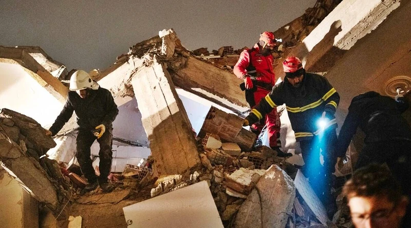 Công tác cứu hộ nạn nhân thảm họa động đất đang được tiến hành khẩn trương.