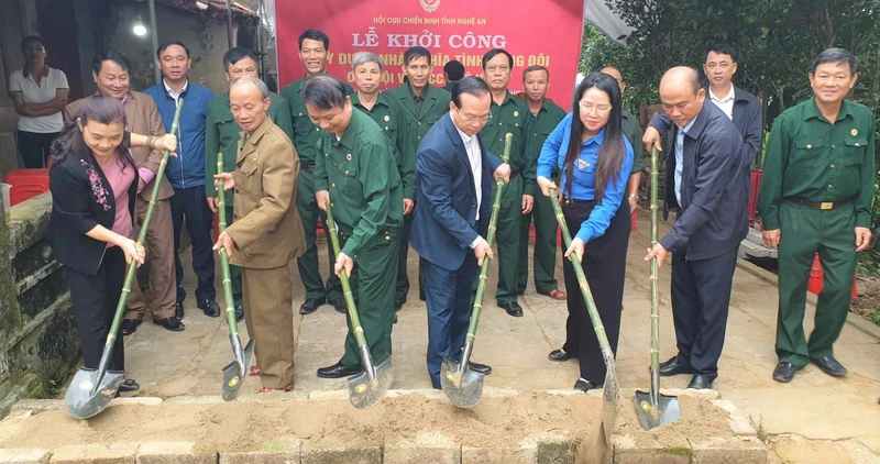 Lễ khởi công xây dựng nhà “Nghĩa tình đồng đội” cho gia đình cựu chiến binh Lê Hải Lý (sinh năm 1946), xã Thanh Xuân, huyện Thanh Chương vào ngày 23/11.