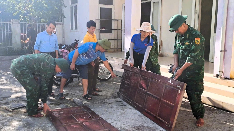 Sửa chữa cơ sở vật chất tại mô hình “Đồng hành cùng ký túc xá vùng biên” Trường trung học cơ sở Môn Sơn (huyện Con Cuông).