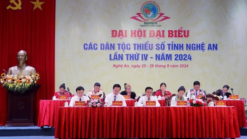 Đoàn Chủ tịch điều hành Đại hội.