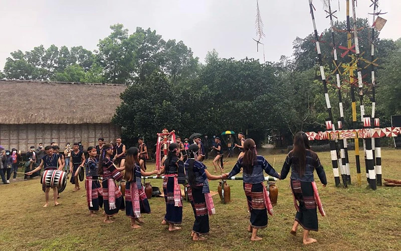 Một hoạt động dân vũ tại Làng.