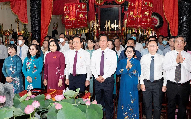Lãnh đạo Thành phố Hồ Chí Minh tham dự nghi lễ cúng giỗ.