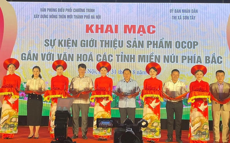 Lễ khai mạc sự kiện giới thiệu sản phẩm OCOP gắn với văn hóa các tỉnh miền núi phía bắc.