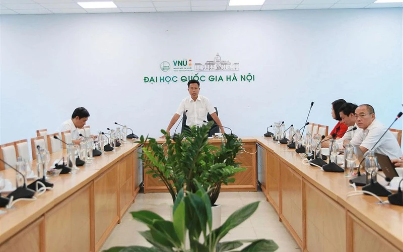 Giám đốc Đại học Quốc gia Hà Nội Lê Quân chủ trì Hội thảo.