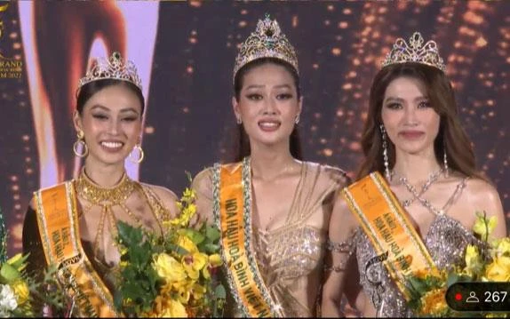 Top 3 Miss Grand Vietnam 2022, Đoàn Thiên Ân đứng giữa. (Ảnh chụp màn hình)