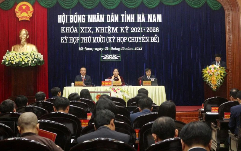 Các đại biểu Hội đồng nhân dân tỉnh Hà Nam dự kỳ họp.
