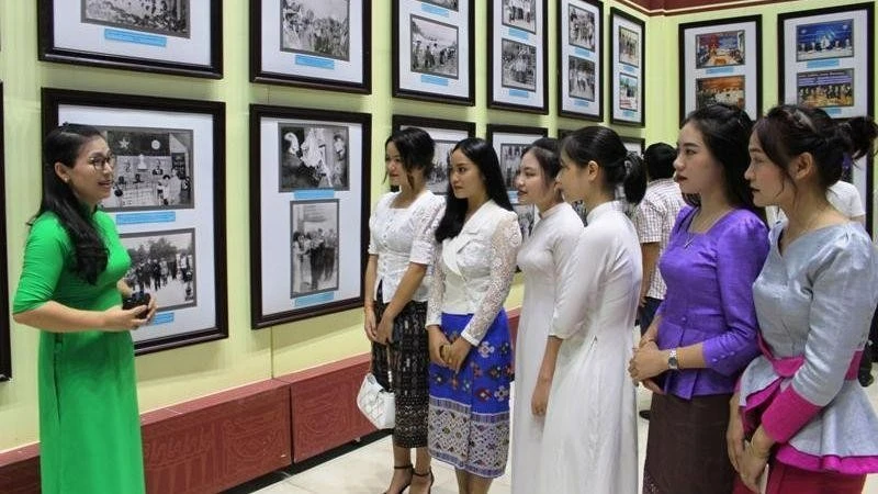 Triển lãm “Thắm tình hữu nghị Việt-Lào, Thanh Hóa-Hủa Phăn” tại Thanh Hóa hồi cuối tháng 8. (Ảnh: MAI LUẬN)