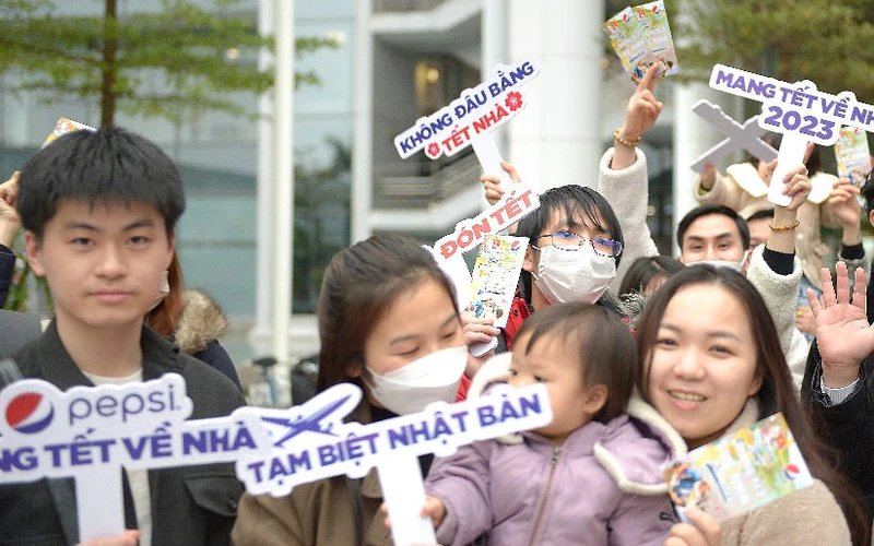 Hỗ trợ hàng trăm sinh viên, lao động trẻ Việt Nam từ Nhật Bản về đón Tết