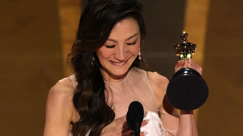 Nữ diễn viên Dương Tử Quỳnh tại lễ trao giải Oscar 2023. (Ảnh: CNN)